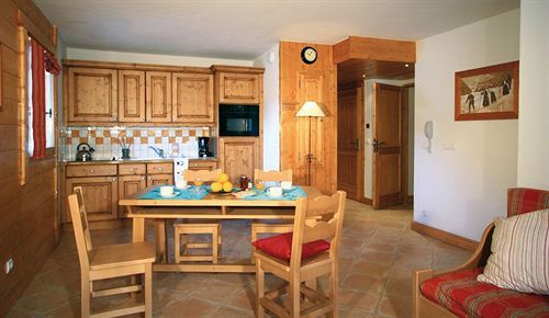 Lagrange Vacances Le Hameau Du Rocher Blanc 세르 슈발리에 외부 사진